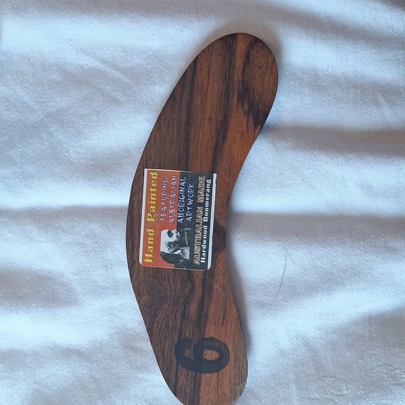 Mini brown kangaroo teddy with baby in  pouch and mini handcrafted boomerang set - Picture 6 of 7